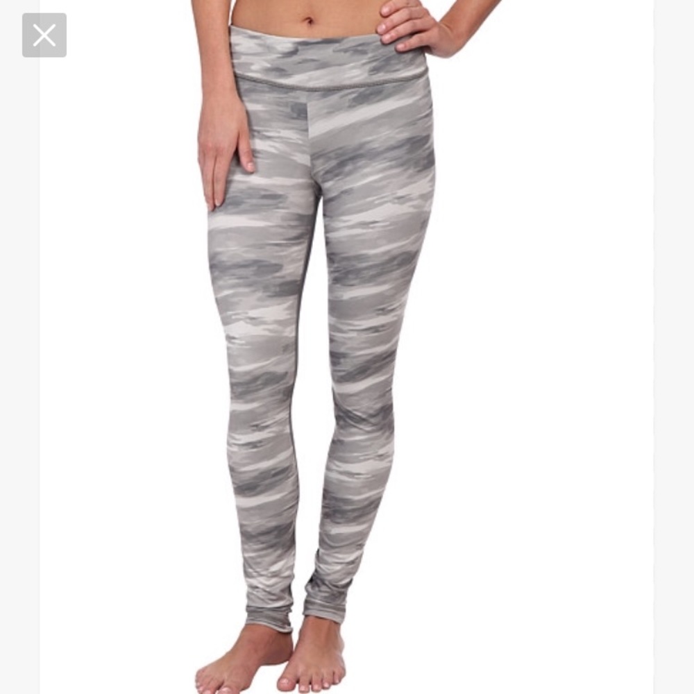 UnderArmour Camo Grey zip Leggings Size Small
